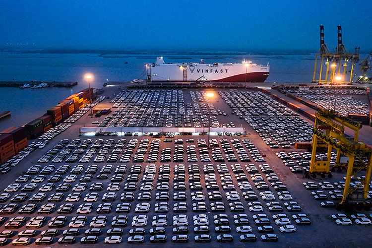 1.800 xe VinFast VF8 tại cảng Hải Phòng, xuất khẩu sang Mỹ và Canada