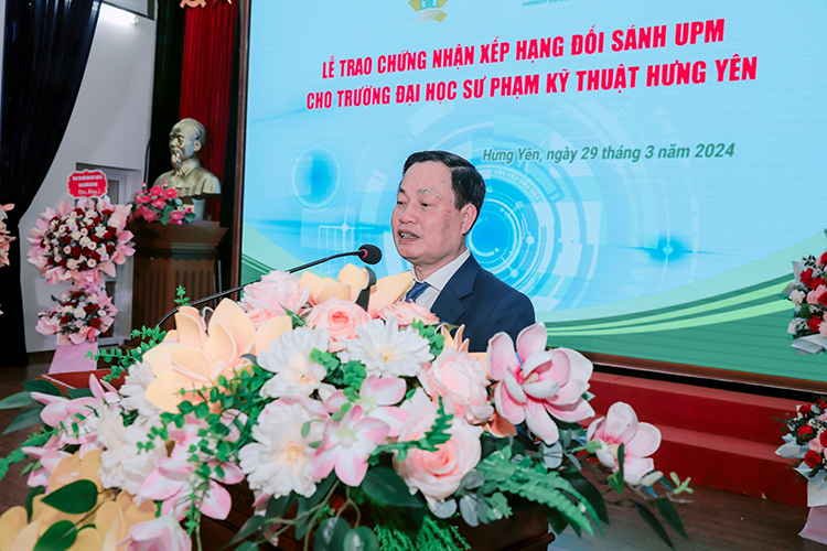 GS.TS Nguyễn Hữu Đức – Nguyên Phó Giám đốc ĐHQGHN, Chủ tịch sáng lập UPM phát biểu tại hội nghị.