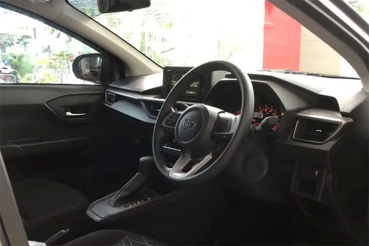 Không gian nội thất Toyota Wigo được thiết kế lại và nâng cấp trang bị. 
