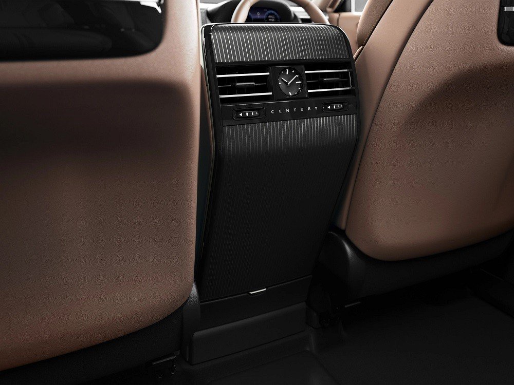 Cửa gió điều hòa tích hợp đồng hồ trên xe Toyota Century 2024