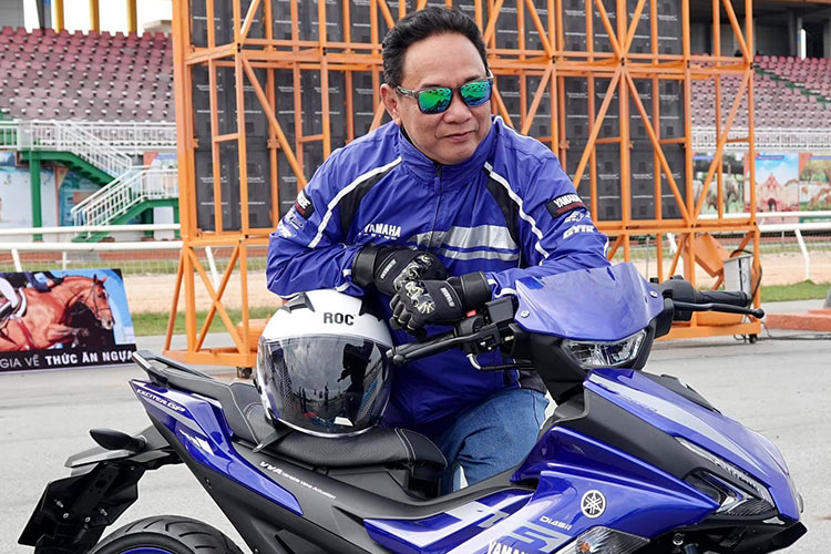 Ông Ngô Quang Vinh, Phó Chủ tịch kiêm Tổng thư ký Liên đoàn Xe đạp – Mô tô thể thao TP HCM khá  phấn khích trong buổi chạy thử xe tại trường đua Đại Nam.