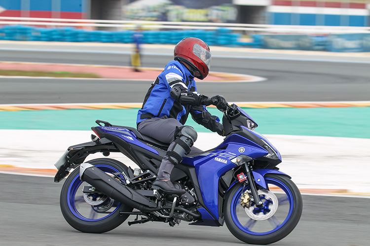  Ngoài những bikers và các tay đua có mặt tại buổi chạy thử Yamaha Exciter 155 VVA tại Trường đua Đại Nam, còn có các nhà báo chuyên về mảng ôtô và xe máy tại Việt Nam.