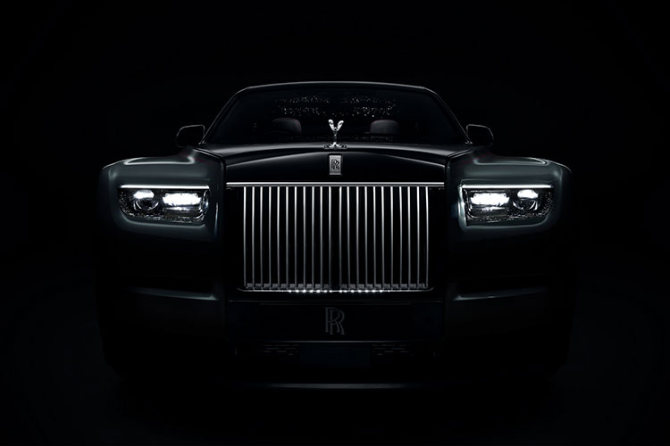 Rolls-Royce phát lệnh triệu hồi 2 chiếc Phantom 2023 vì lỗi đèn pha.