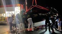 Quảng Ninh: Giông lớn xe biển số Hà Nội lao xuống biển 5 người thương vong