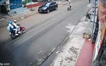 Pha “trạm chán” trực diện của hai xe máy dù đường cực kì thoáng