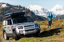 Land Rover Defender hỗ trợ cho giải đua mạo hiểm và khắc nghiệt nhất thế giới