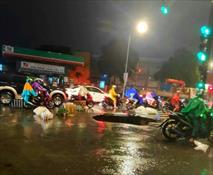TP Hồ Chí Minh: Xuất hiện 'Hố tử thần' giữa đường sau cơn mưa lớn