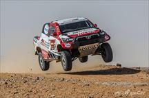 Toyota Hilux trang bị động cơ V8 đã sẵn sàng để thách thức Dakar Rally 2021
