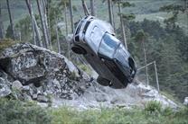 ‘No Time To Die’: Bộ phim mới Bond với sự góp mặt của Range Rover Sport SVR