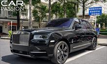 SUV đắt giá Rolls-Royce Cullinan lần đầu xuất hiện trên đường phố Sài Gòn
