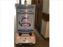 Robot tự chế từ xe đồ chơi rong ruổi khắp viện tiếp tế cho bệnh nhân mùa Covid-19 tại Huế