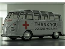 Chiếc xe buýt Volkswagen Samba - lời cảm ơn các bác sĩ và y tá trong cuộc chiến chống COVID-19