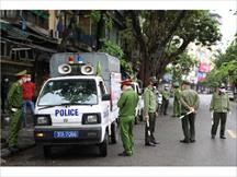 Vẫn mở cửa, tụ tập đông người hai chủ gara ô tô ở Hà Nội bị phạt 15 triệu đồng trong mùa dịch Covid-19