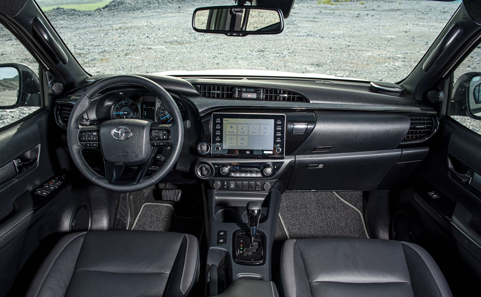 Với giá bán cao nhất lên đến 921 triệu đồng thì Toyota Hilux 2020 có gì đặc  biệt