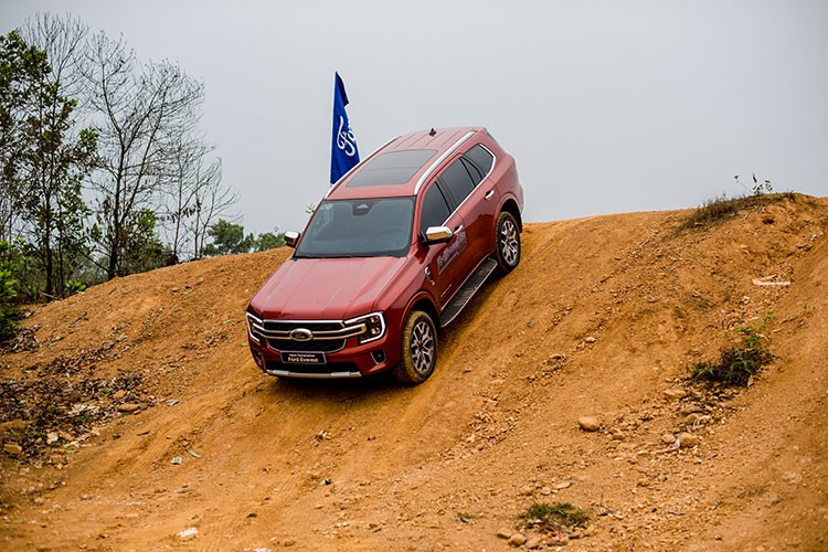 Ford Việt Nam hướng dẫn lái xe an toàn, kỹ năng lái xe đường địa hình