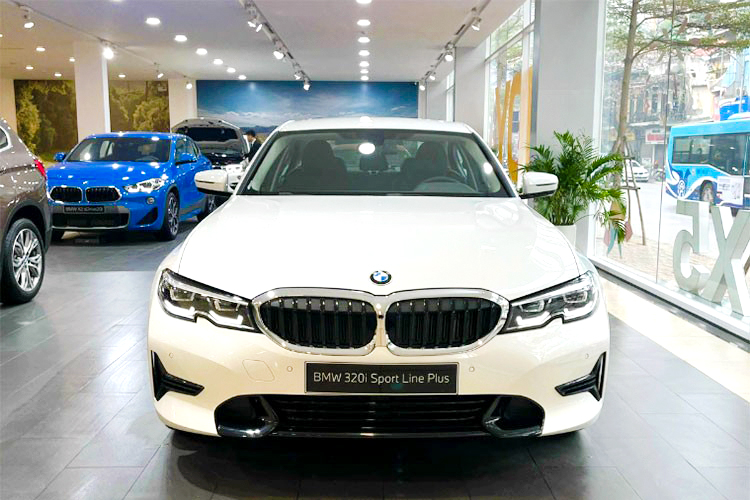  BMW 320 Sportline bán ra khoảng từ 1,279 - 1,295 tỷ đồng cho bản 2021 và từ 1,284 - 1,335 tỷ đồng đối với bản 2022.