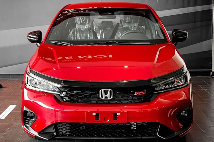 Khách mua mẫu xe sedan cỡ B - Honda City 2023 tại Việt Nam trong tháng 9/2023 nhận được nhiều ưu đãi, tổng giá trị từ 70 - 75 triệu đồng. 