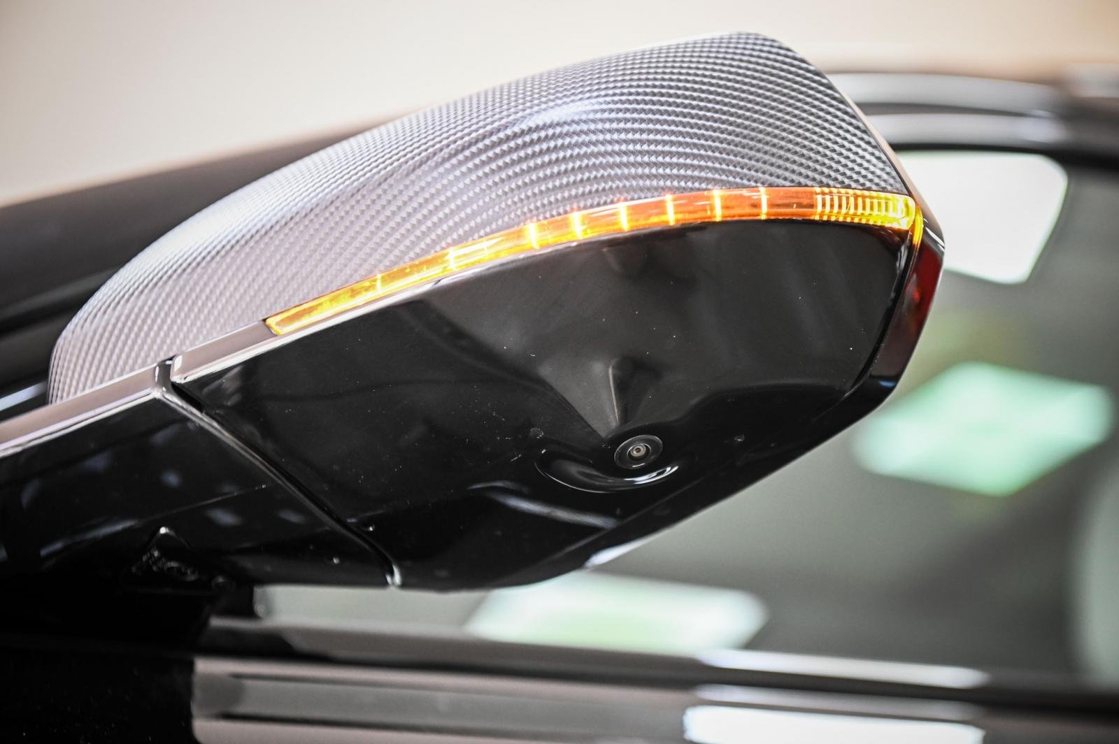 Gương chiếu hậu xe MG RX5 ốp vân giả carbon