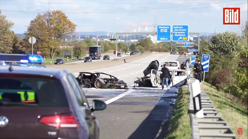 Vụ tai nạn kinh hoàng này đã xảy ra vào tuần trước trên đường cao tốc A66 gần thành phố Hofheim của Đức.