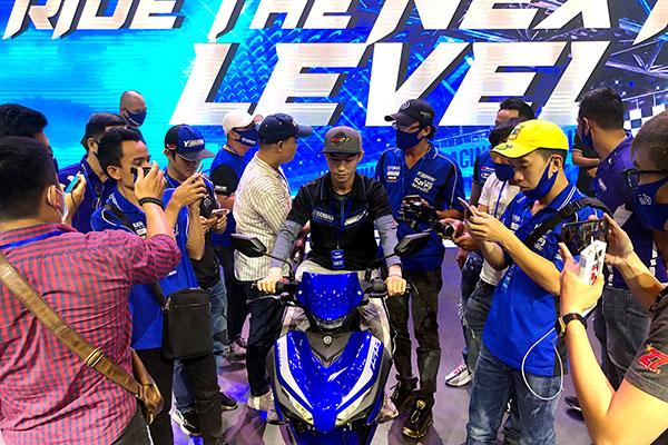 Có thể nói việc Yamaha bất ngờ tung ra Exciter 155 VVA tại Việt Nam ngay trong những ngày cuối năm 2020 và chuẩn bị đón Tết âm lịch là một “nước cờ” hết sức nhạy bén nhưng cũng đầy thách thức. 