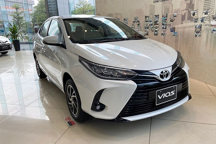Toyota Vios 2021 đã bất ngờ giảm mạnh từ 40 đến 60 triệu đồng, khiến cho giá bán xuống thấp nhất 428 triệu đồng và rẻ hơn Hyundai Accent. 