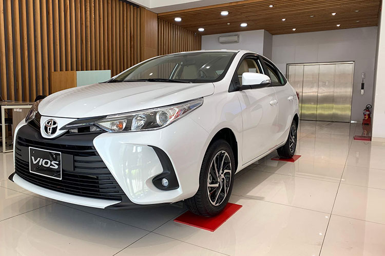Toyota Vios sẽ tiếp tục được hỗ trợ 50% phí trước bạ trong tháng 8, giúp giá thực tế của mẫu xe này tại đại lý chính hãng giảm cao nhất tới hơn 70 triệu đồng.
