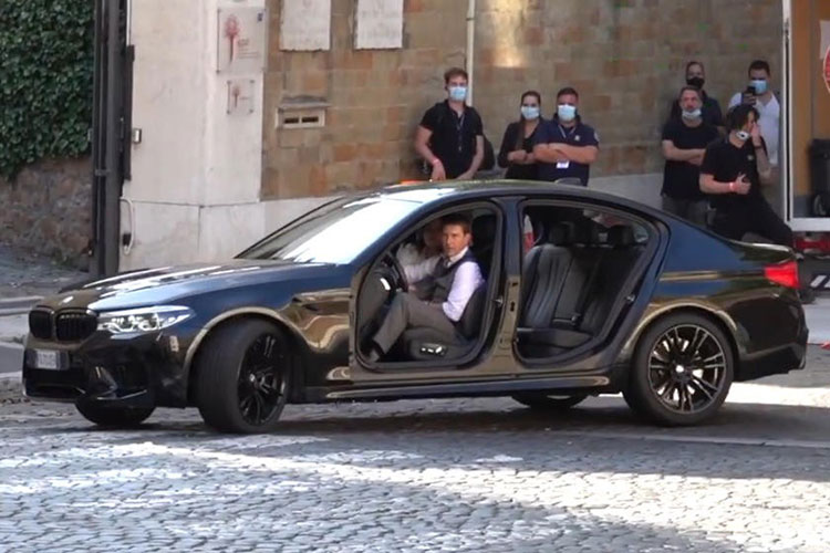 Chiếc BMW M5 do Tom Cruise cầm lái không hề có cửa.