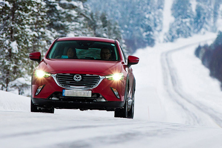 Không chỉ mang đến hình ảnh cao cấp hơn, hệ dẫn động AWD còn giúp cải thiện hiệu suất vận hành và độ an toàn của xe Mazda.