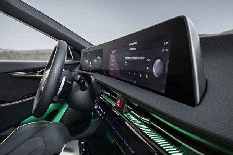 Kia EV6 gây ấn tượng với nội thất rộng rãi, màn hình giải trí 12 inch.