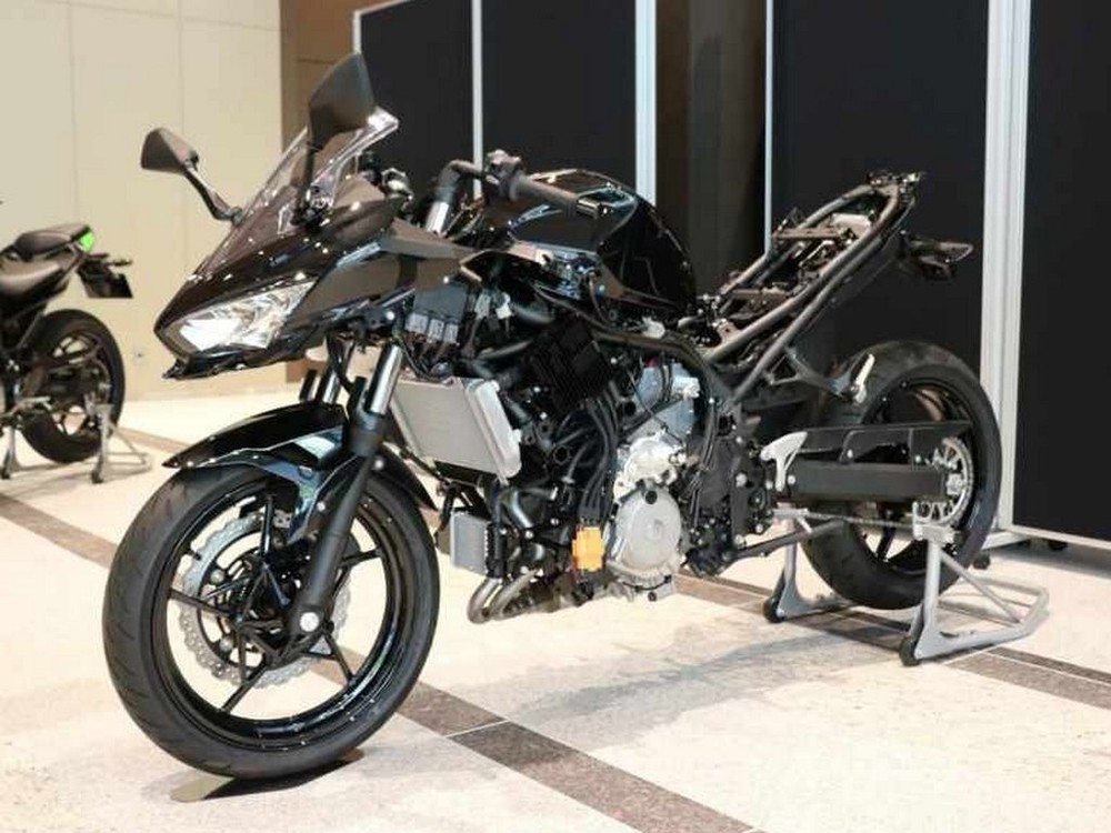 Xe mô tô hybrid của Kawasaki sẽ là lựa chọn hoàn hảo để sử dụng cả trong nội đô lẫn đường dài.