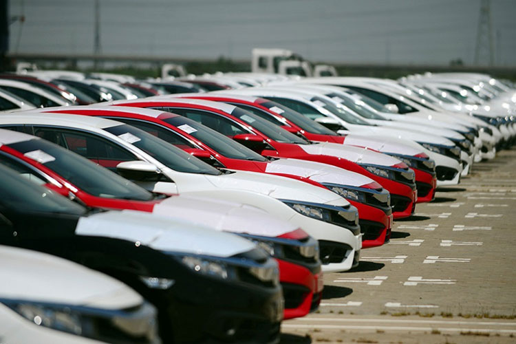 Hàng loạt ô tô nhập khẩu giảm giá sâu, kích cầu mua sắm cuối năm.