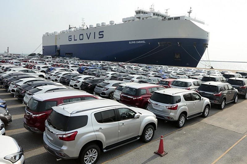 Xe ô tô nhập khẩu về Việt Nam tăng đột biến trong tháng 10/2021.