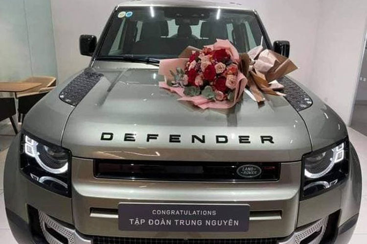Vừa qua, ông Đặng Lê Nguyên Vũ đã được nhận bàn giao chiếc Land Rover Defender đời mới.