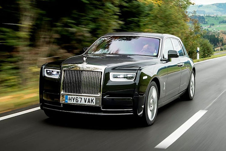 Gần 450 chiếc Rolls-Royce Phantom bị triệu hồi do lỗi phần mềm.