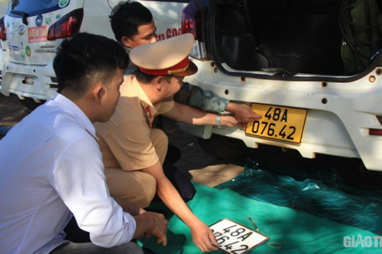 Phó Thủ tướng Lê Văn Thành yêu cầu người dân, doanh nghiệp khẩn trương thực hiện nghiêm quy định lắp đặt camera trên xe ô tô kinh doanh vận tải.