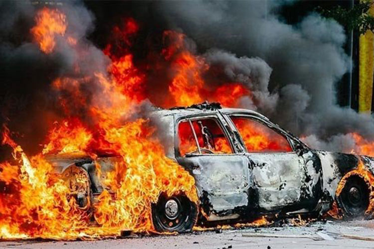 Xe ô tô tự cháy, nổ sẽ được bảo hiểm đền bù trong trường hợp chủ xe đã mua bảo hiểm vật chất xe và đóng phí đầy đủ.