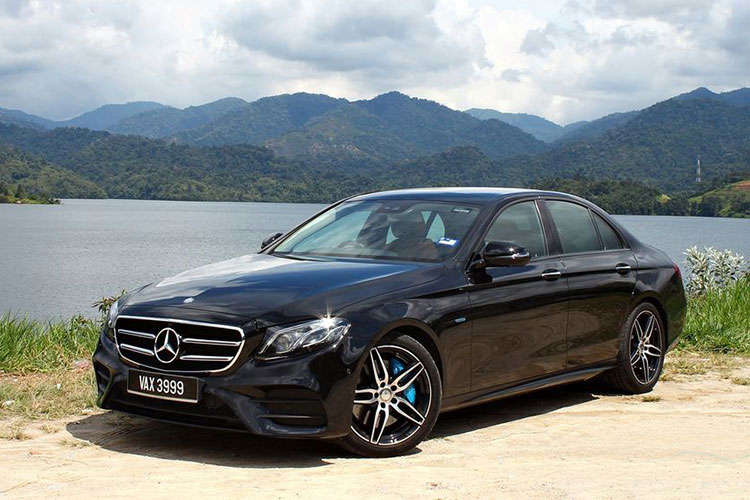 Hàng loạt xe sang Mercedes-Benz E350 bị triệu hồi tại Việt Nam.