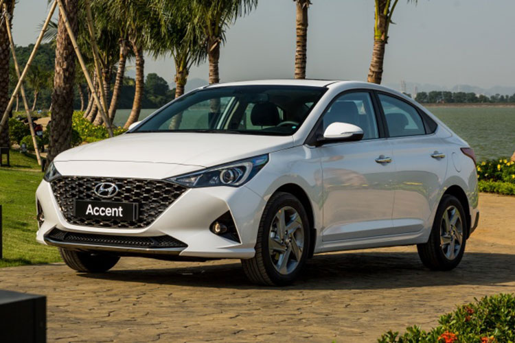 Hyundai Accent với mức giảm tiền mặt 28 triệu đồng cho 2 phiên bản AT (số tự động).