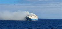 4.000 xe hơi hạng sang bốc cháy đùng đùng trên Đại Tây Dương, may mắn toàn bộ thủy thủ đoàn đã được sơ tán
