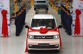 Xe ôtô điện Wuling HongGuang Mini EV đầu tiên xuất xưởng tại Việt Nam