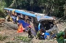 Thêm 1 người chết trong vụ xe khách lao xuống vực ở Kon Tum, hé lộ nguyên nhân tai nạn