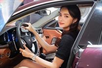 Hoa hậu Hương Giang tậu Maserati Quattroporte hơn 8 tỷ đồng, màu sắc không đụng hàng với ai