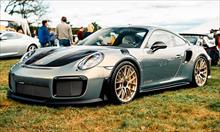 Chiêm ngưỡng màu sơn Chromaflair Urban Bamboo trị giá hơn 2 tỷ đồng trên Porsche 911 GT2 RS Weissach