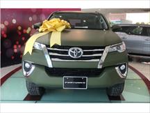 Toyota Fortuner màu sơn lạ xuất hiện tại đại lý Sài Gòn, giá ra biển số hơn 1,1 tỷ đồng