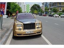 Rolls-Royce Phantom mạ vàng của đại gia Quảng Ninh cháy rụi