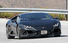 Lamborghini Huracan chạy thử với nhiều chi tiết đáng ngờ
