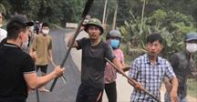 Lương Sơn(Hòa Bình), nhóm côn đồ dùng hung khí tấn công người và đập phá tài sản