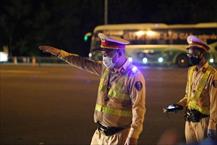 Bắt xe ô tô chở 5 người Trung Quốc nhập cảnh trái phép tại cao tốc Nội Bài - Lào Cai