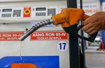 Giá xăng Việt Nam không có dấu hiệu “hạ nhiệt” mà vẫn sẽ còn tăng thêm 30% trong những tháng tới
