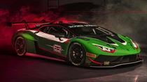 Xe đua Lamborghini Huracán GT3 EVO2 ra mắt chuẩn bị cho giải đua Daytona 24 Hours 2023